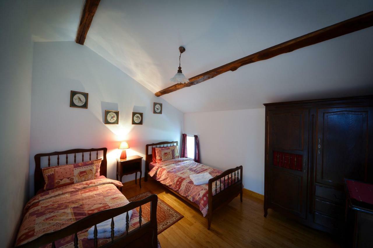 Gites Dans Les Champs Sauze-Vaussais ภายนอก รูปภาพ